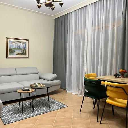 Apartament Roar Golem (Tirana)