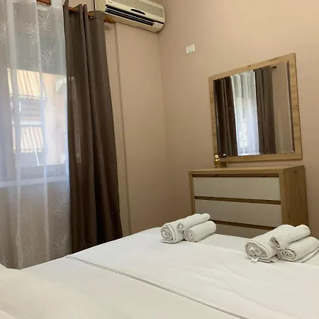 Roar Apartament Golem (Tirana)